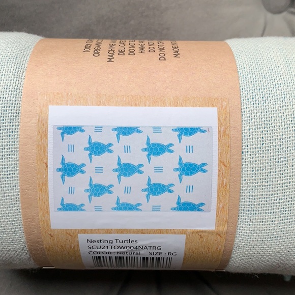 SOLD - Sandcloud Nesting Turtles Beach Towel NWT - Picture 4 of 6